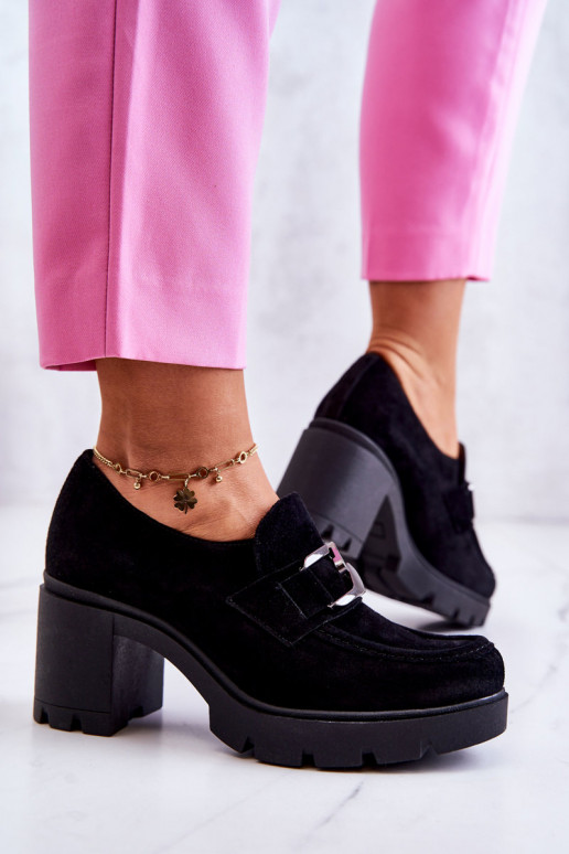 Elegante Schuhe mit Absatz in der... Elegante Schuhe mit Absatz in der...