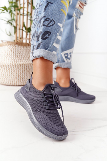 Sportliche Schuhe in grauer...