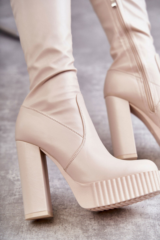 Beige lange Schuhe mit Plateau Beige lange Schuhe mit Plateau
