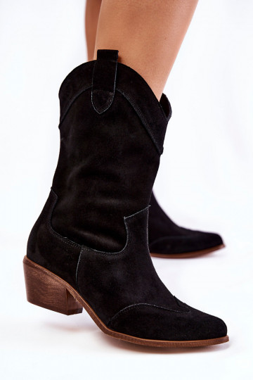 Cowboy-Wildlederstiefel. Schuhe in schwarzer Farbe