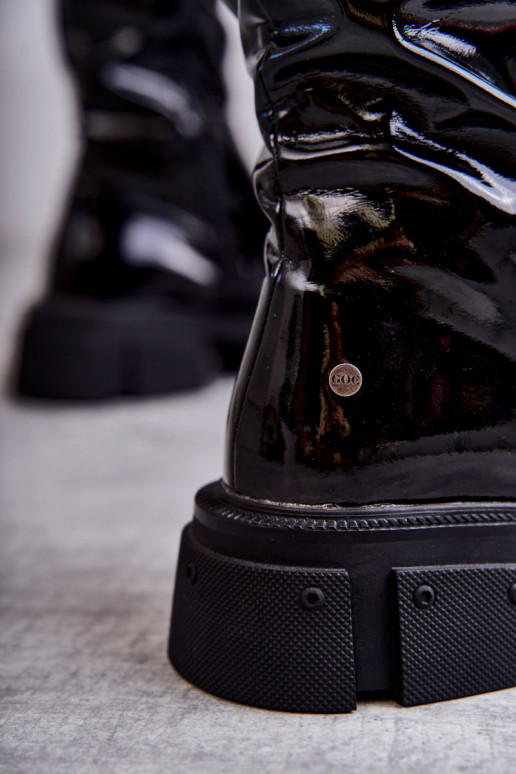 Overknee-Stiefel mit weitem Absatz...