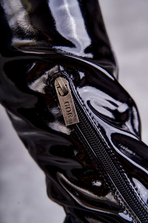 Overknee-Stiefel mit weitem Absatz...