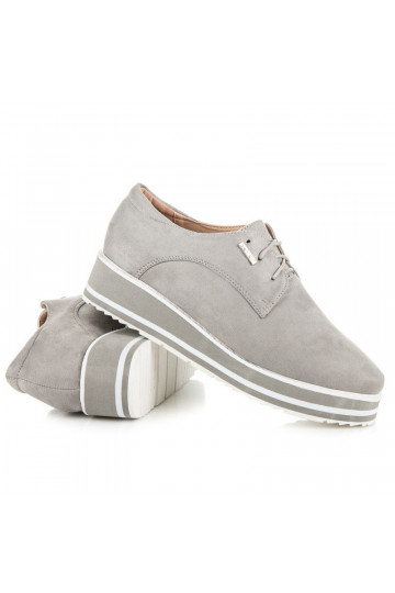 Graue Freizeitschuhe