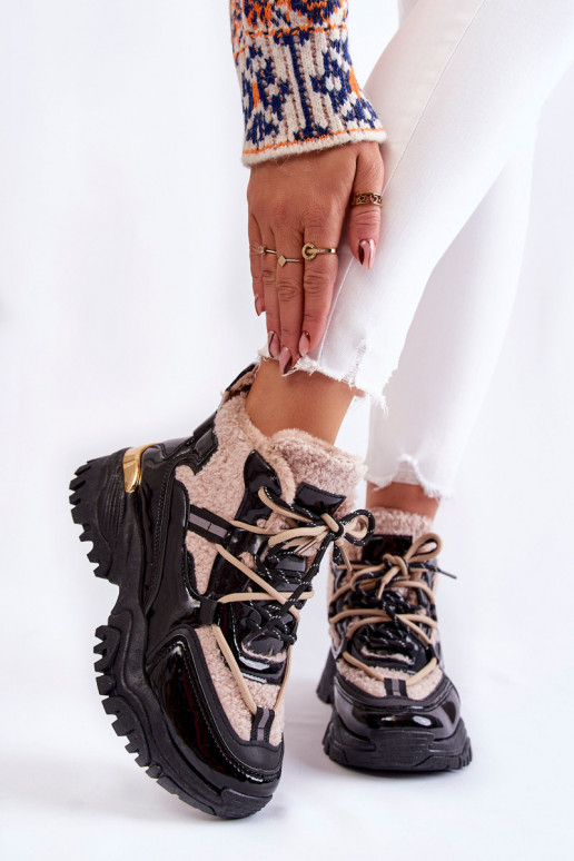 Schwarze und beige warme Sportschuhe...