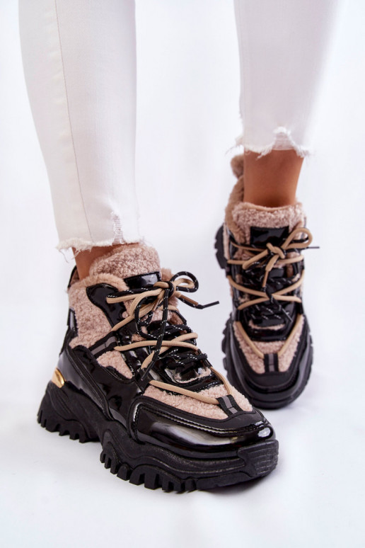 Schwarze und beige warme Sportschuhe...