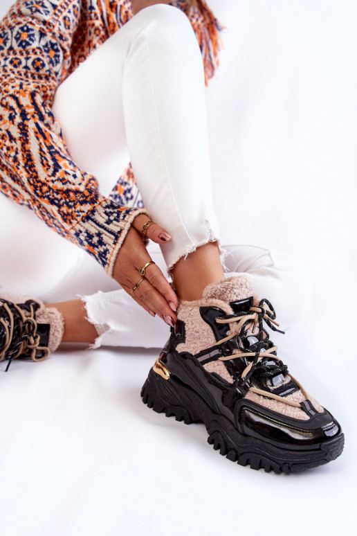 Schwarze und beige warme Sportschuhe...