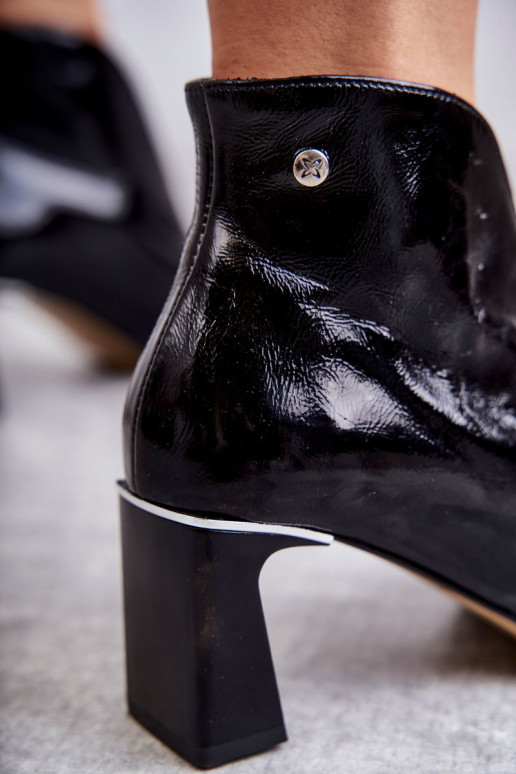 Stiefel mit Absatz in schwarzer Farbe