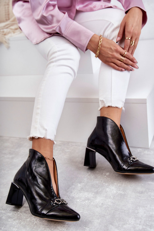 Stiefel mit Absatz in schwarzer Farbe