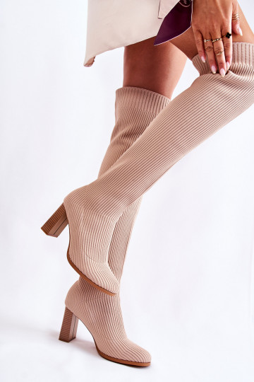 Klassisches Modell von langen Schuhen mit Absatz in der Farbe Beige von Laossi