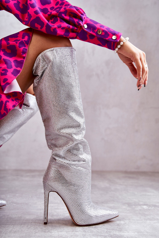 Lange Stiefel mit dünnem Absatz in...