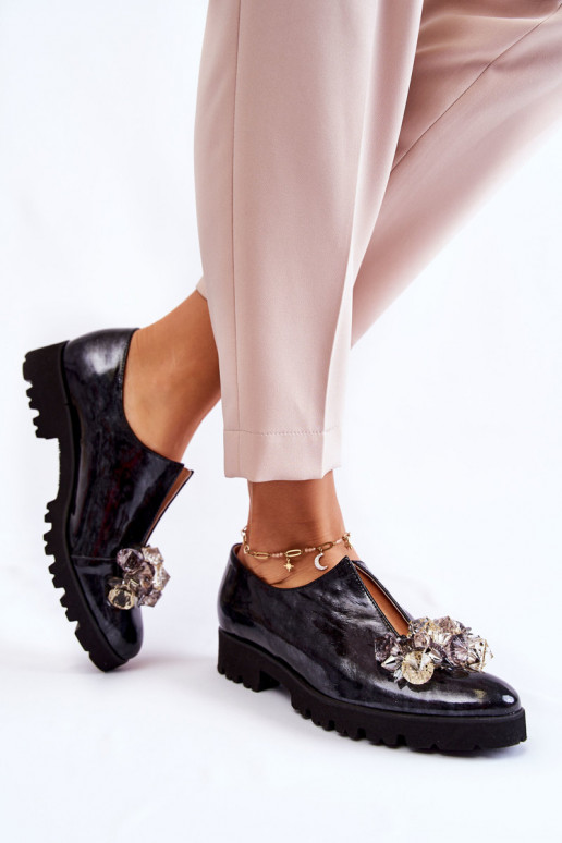 Damenschuhe mit Ornamenten und... Damenschuhe mit Ornamenten und...