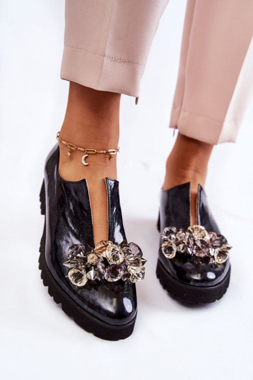 Damenschuhe mit Ornamenten und... Damenschuhe mit Ornamenten und...
