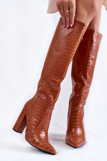 Lange Damenstiefel in brauner Farbe mit Absatz