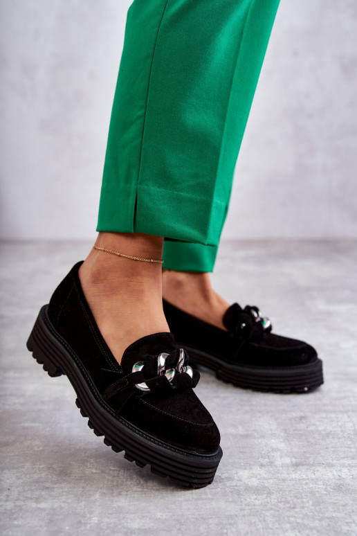 Schwarze Schuhe aus Wildleder von... Schwarze Schuhe aus Wildleder von...