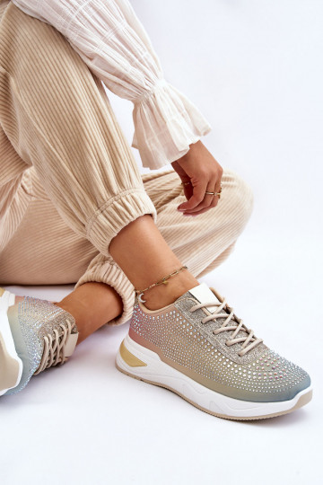 Glänzende Sneaker mit glitzernden Ösen in verschiedenen Farben 2