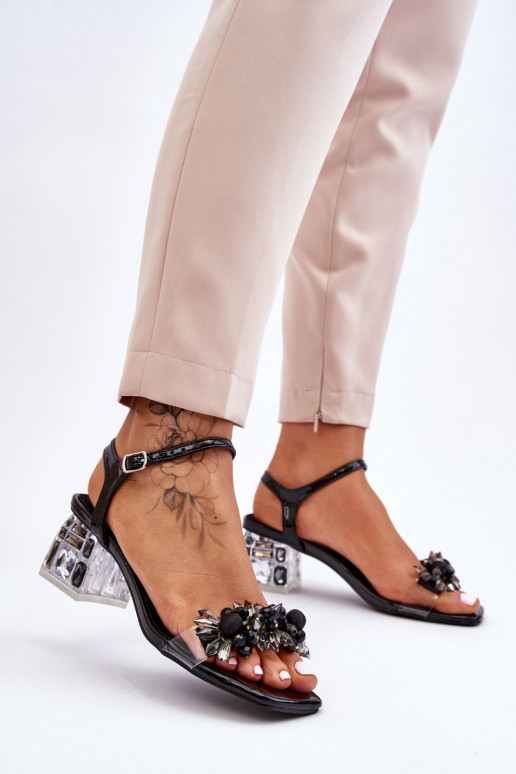 Schwarze Sandalen mit niedrigem...