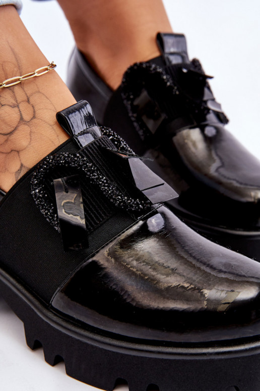 Schuhe in schwarzem Lackeffekt mit... Schuhe in schwarzem Lackeffekt mit...