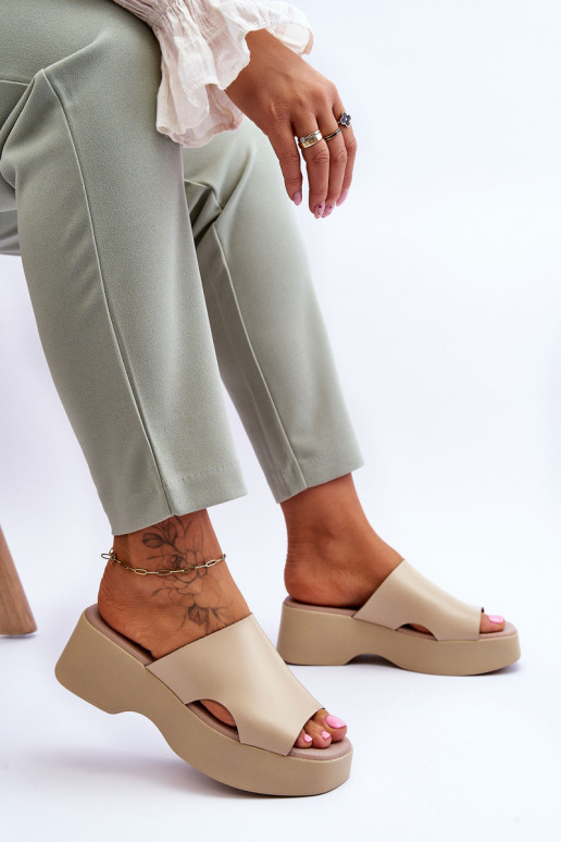 Sandfarbene Damenhausschuhe Lucami...