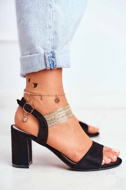 Schwarze Wildledersandalen mit...