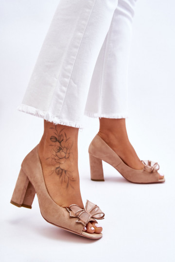 Klassisches Modell Wildlederschuhe mit Bändern beige Corey 2