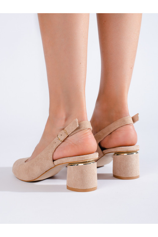 Sandalen mit Absätzen beige Farbe... Sandalen mit Absätzen beige Farbe...