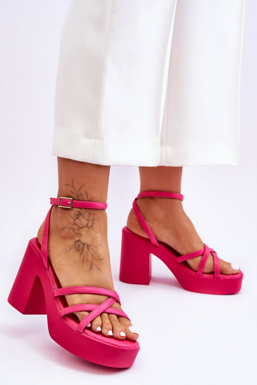 Stilvolle High-Heel-Sandalen mit... Stilvolle High-Heel-Sandalen mit...