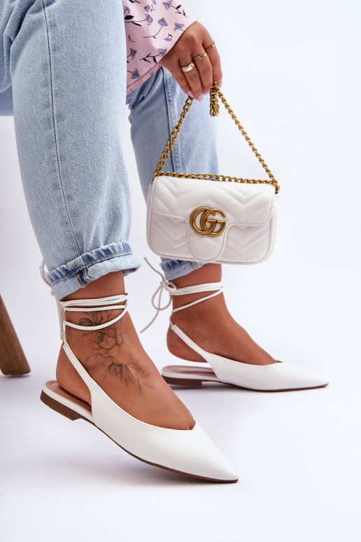 Ballerinas mit Schnürsenkeln in Weiß... Ballerinas mit Schnürsenkeln in Weiß...