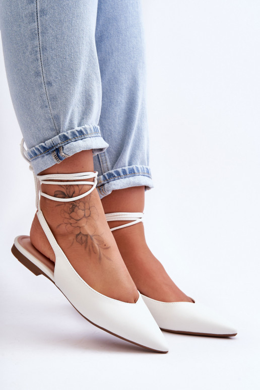 Ballerinas mit Schnürsenkeln in Weiß... Ballerinas mit Schnürsenkeln in Weiß...