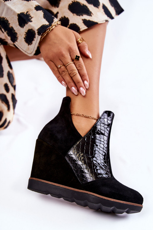 Wildlederstiefel mit Plateau in der...