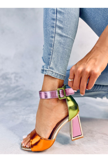 Farbige Schuhe mit hohen... 2