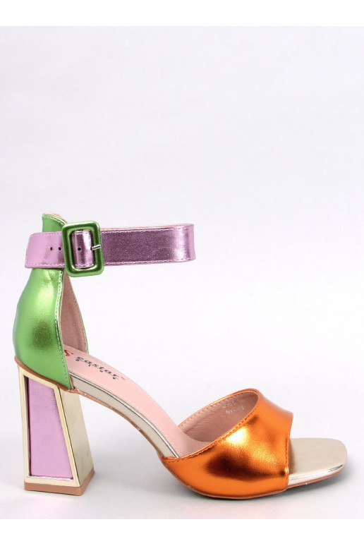 Farbige Schuhe mit hohen Absätzen...