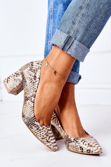 Schuhe in Goldfarbe mit Schlangenmuster 2