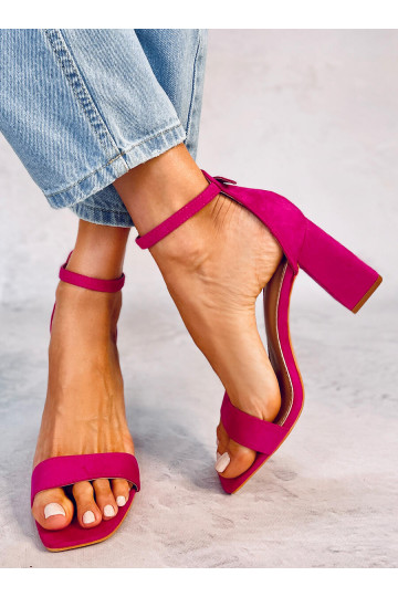 Rosa Schuhe mit hohen... 2