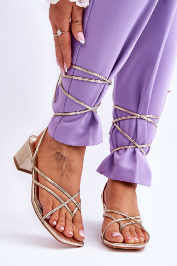 Hochhackige Schuhe mit...