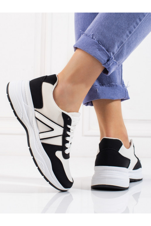 Sportschuhe in weißer Farbe Shelovet Sportschuhe in weißer Farbe Shelovet