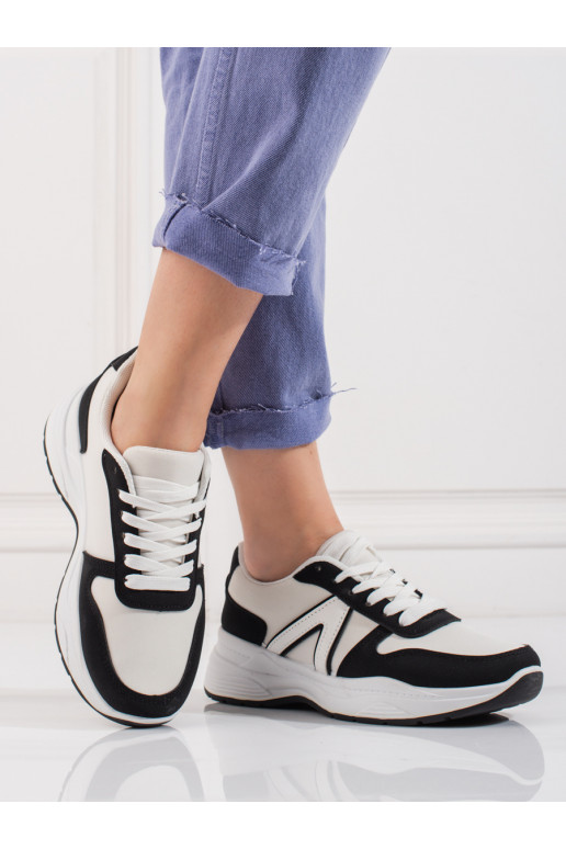 Sportschuhe in weißer Farbe Shelovet Sportschuhe in weißer Farbe Shelovet