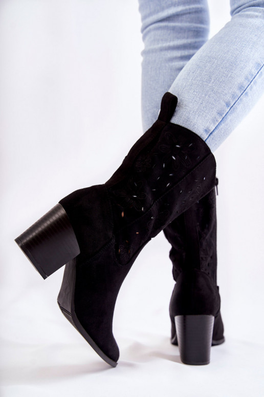 Wildlederstiefel im Cowboy-Stil in... Wildlederstiefel im Cowboy-Stil in...