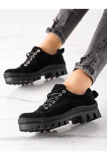 Schwarze Schuhe mit Plateau... 2