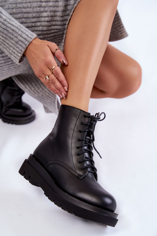 Schwarze beheizte Stiefel mit... Schwarze beheizte Stiefel mit...