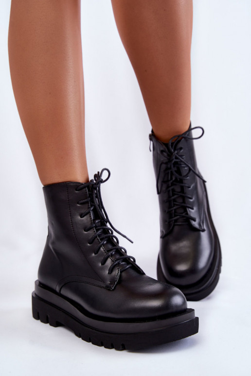Schwarze beheizte Stiefel mit... Schwarze beheizte Stiefel mit...