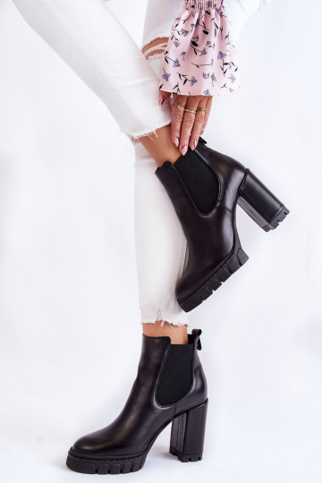 Stiefel mit Absatz in der... 2