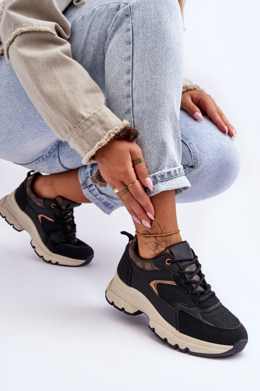 Sportschuhe mit Schnürsenkeln in der Farbe Schwarz Escape