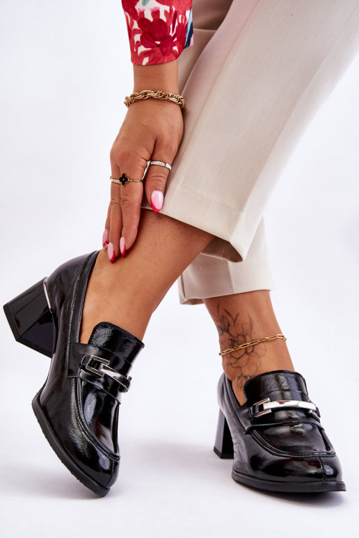 Lackierte Schuhe in der schwarzen...