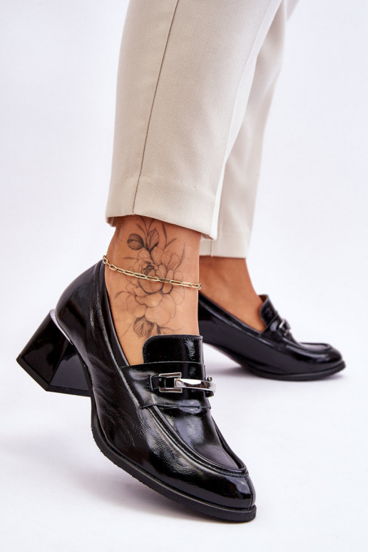 Lackierte Schuhe in der schwarzen...