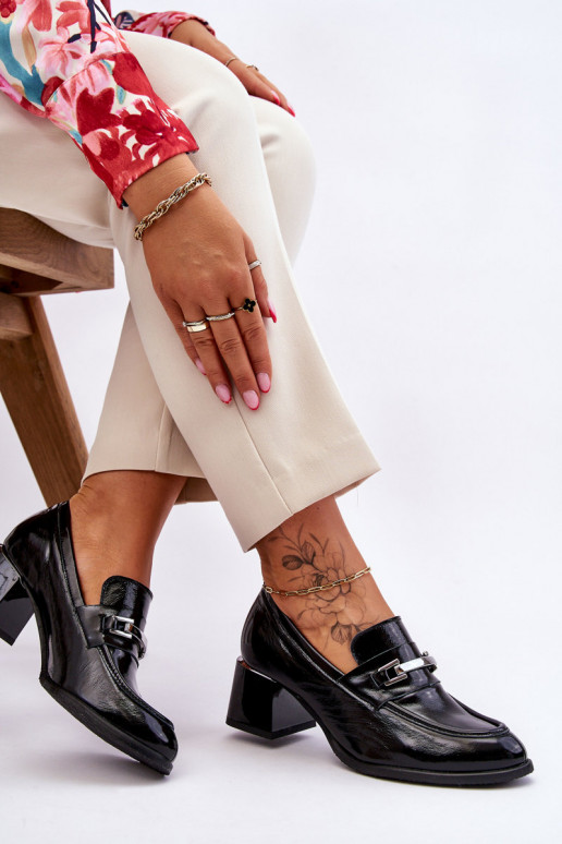 Lackierte Schuhe in der schwarzen...