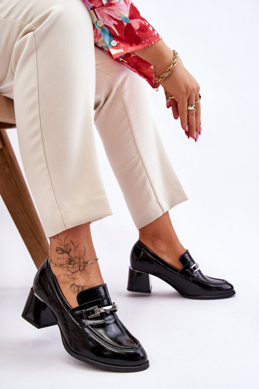 Lackierte Schuhe in der schwarzen...