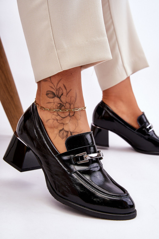 Lackierte Schuhe in der schwarzen...