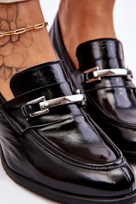 Lackierte Schuhe in der schwarzen...