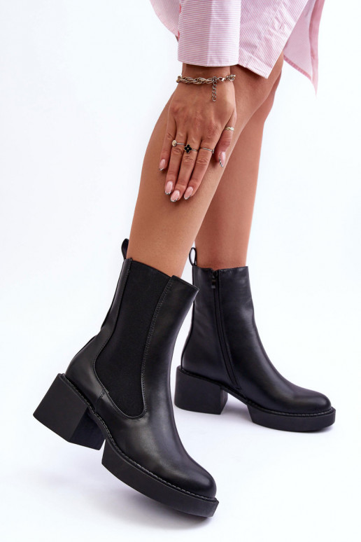 Stylische Stiefel mit breitem Absatz... Stylische Stiefel mit breitem Absatz...