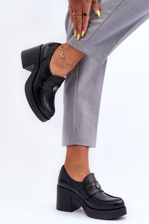 Schuhe mit Absatz in schwarzer Farbe...